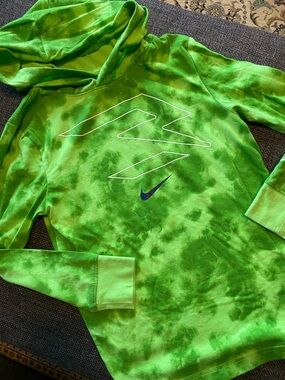 Like New! Nike Green Long Sleeved Hooded T-Shirt, Boys S 8-10